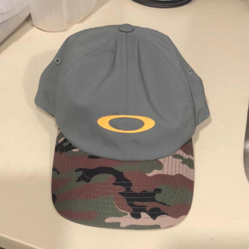 Oakley camo hat
